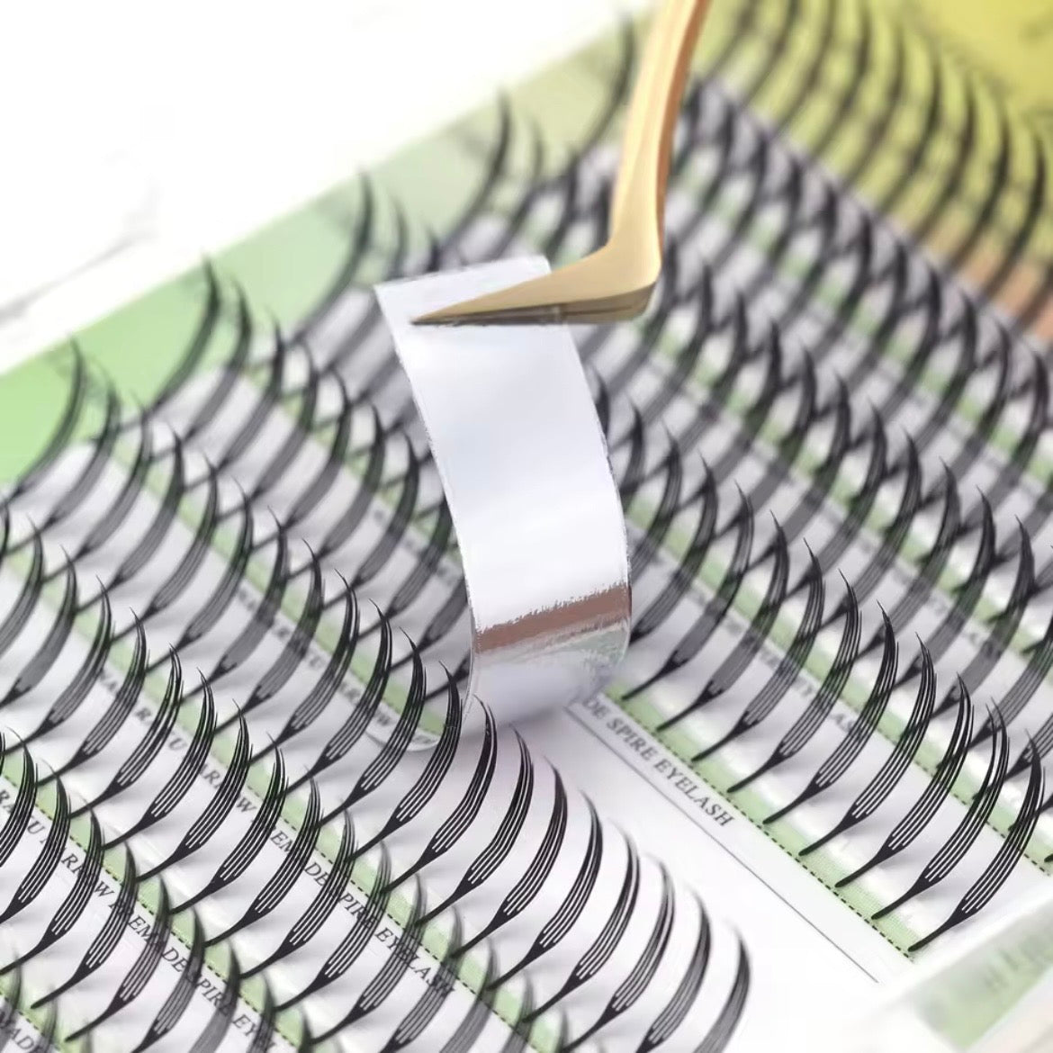 NAGARAKU Narrow Premade Spire Eyelashes